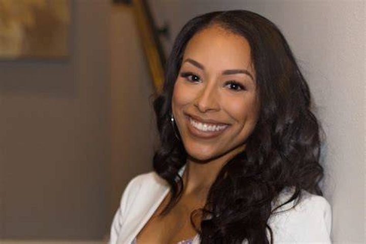 Rising NFL agent Nicole Lynn wins over prospects through perseverance, smarts and digging in her hee ·