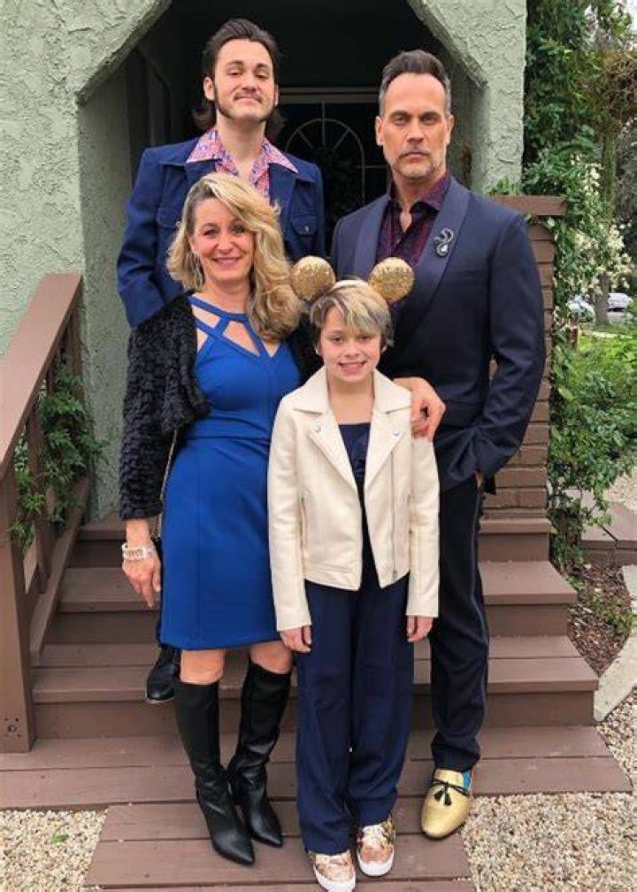 Todd Stashwick Height, Weight, Age, Spouse, Family, Facts, Biography